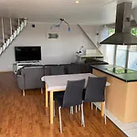 Moderne Maisonette-wohnung Am Karpfenteich; Modern With View Of The Carp Pond 公寓 巴姆施泰特