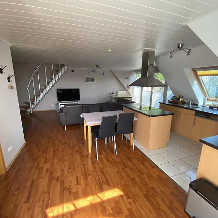 Moderne Maisonette-wohnung Am Karpfenteich; Modern With View Of The Carp Pond 公寓 *