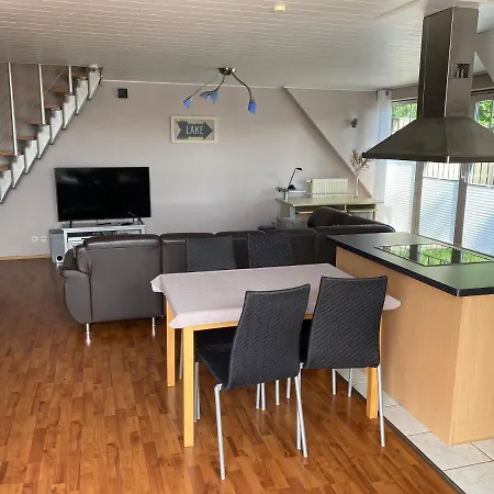 Moderne Maisonette-wohnung Am Karpfenteich; Modern With View Of The Carp Pond Lejlighed Barmstedt