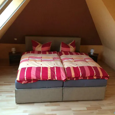 Moderne Maisonette-wohnung Am Karpfenteich; Modern With View Of The Carp Pond *