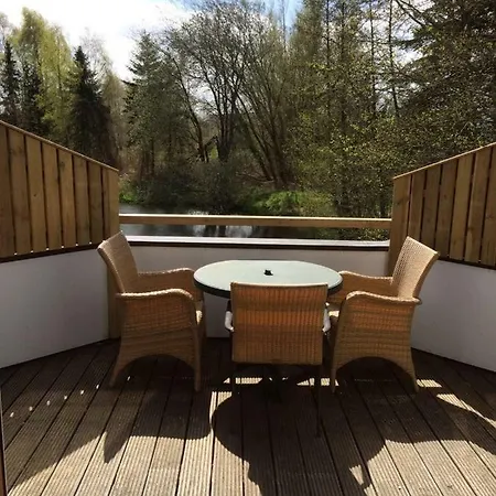 Moderne Maisonette-wohnung Am Karpfenteich; Modern With View Of The Carp Pond