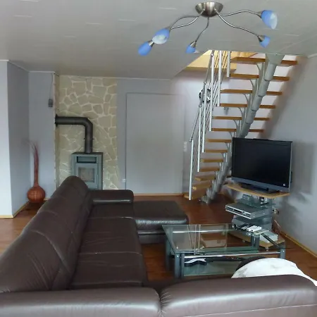 Moderne Maisonette-wohnung Am Karpfenteich; Modern With View Of The Carp Pond 巴姆施泰特